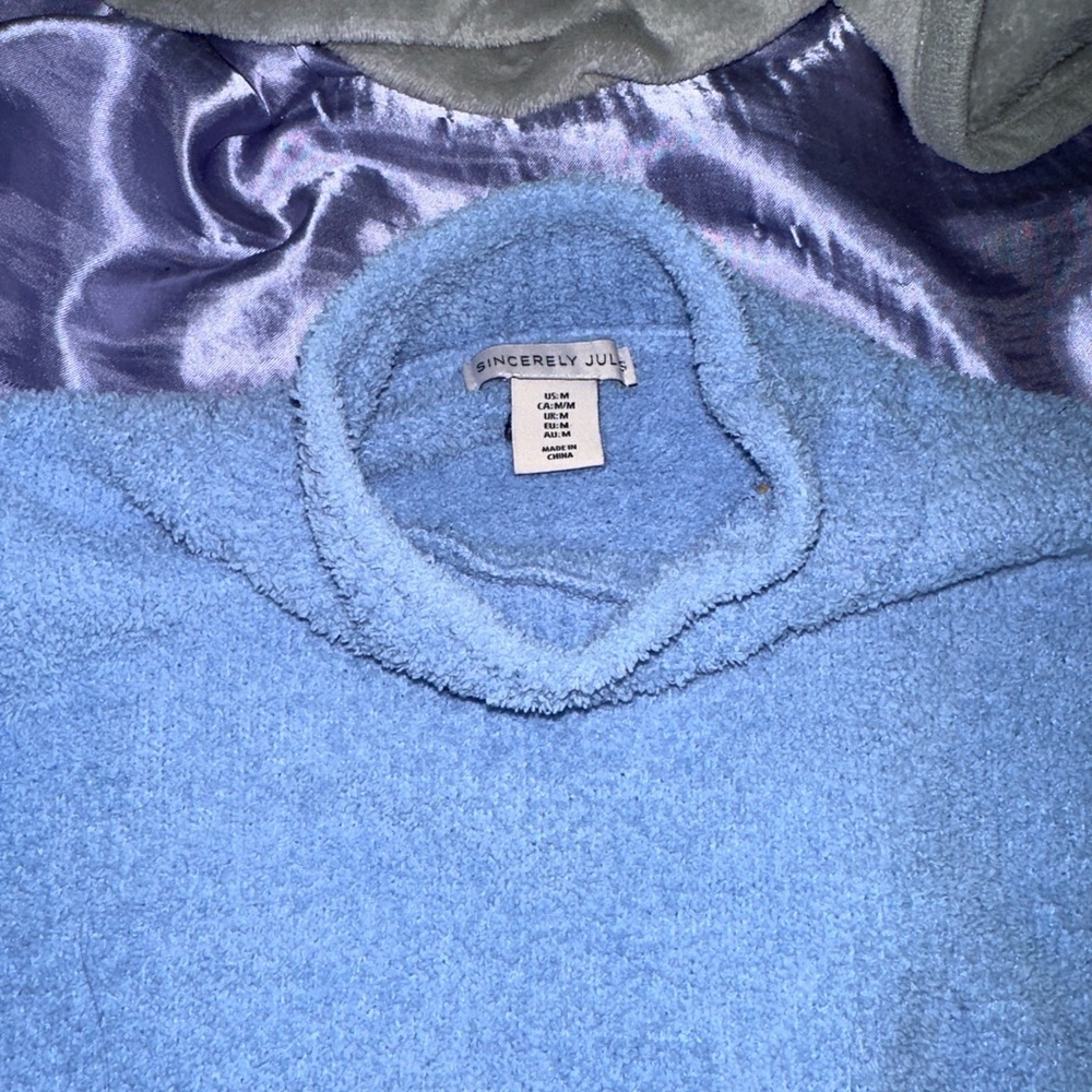 Sweater - Picture 2 of 3